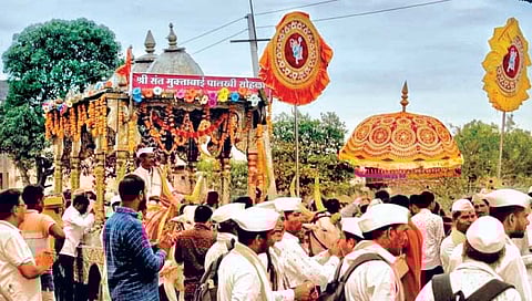 तेंचि रूप विटे देखिलें आम्ही