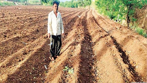 बांबवडे : येथे खरीप हंगामातील शेत तयार करून शेतकरी पावसाच्या प्रतीक्षेत आहे.