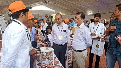 Jalgaon : फाली संमेलनात 68 मॉडेल्सचे सादरीकरण