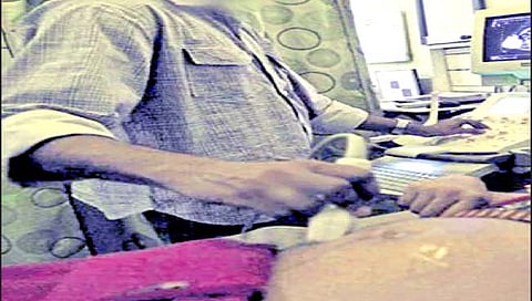 …तर बेकायदेशीर सोनोग्राफी केंद्रांचा परवाना रद्द