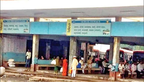 अक्कलकोट बसस्थानक अस्वच्छतेचे आगार