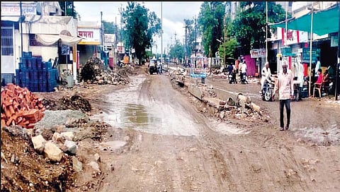 बारजाड्रेनेजलाईनच्या कामाने सोलापूर बाजार समितीत वाहतूक कोंडी