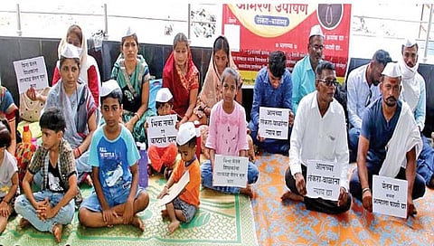 परभणी : शालार्थ प्रणालीत नावासाठी सात शिक्षकांचे उपोषण