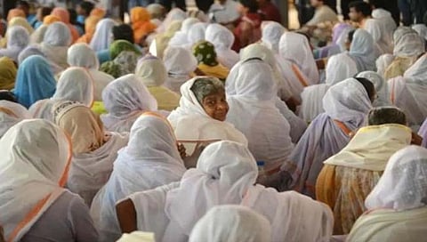 पारंपरिकतेला छेद देत विधवांना सुवासिनीचा मान