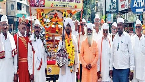 सलतेवाडी दिंडीचे पंढरपूरकडे प्रस्थान