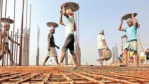 पिंपरी : पावसाने बांधकाम कामगार हवालदिल