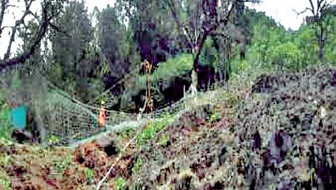 सिंधुदुर्ग : पावसाच्या तोंडावर आंबोली घाटातील दरडींचे ड्रिल!