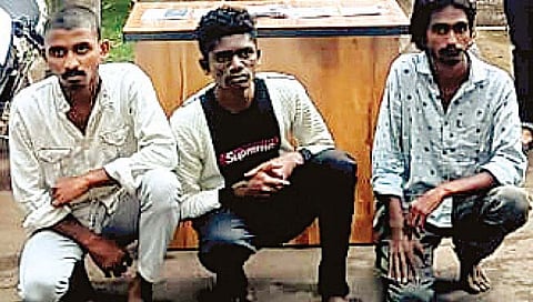 वाठारजवळ गावठी पिस्तूल, अमली पदार्थ जप्त; 3 अटकेत