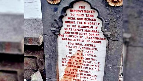 कोल्हापूर : रंकाळा तलाव कोनशिलेवर पिचकारी; इतिहासप्रेमींकडून तीव्र शब्दांत निषेध