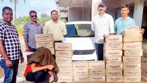 बांदा : गोवा दारूसह कार जप्त ; तरुणावर गुन्हा