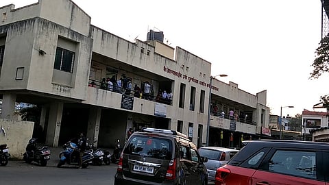 महसूल लाखोंचा, तरीही सुविधांचा अभाव; पिंपरीमधील दस्त नोंदणी कार्यालयातील चित्र