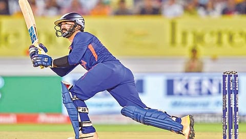 दिनेश कार्तिक देतोय ऋषभ पंतला ‘चॅलेंज’