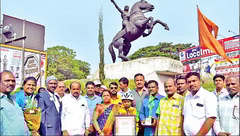 कोल्हापूर : बाल स्केटिंगपटू अनुष्का रोकडेचा विक्रम