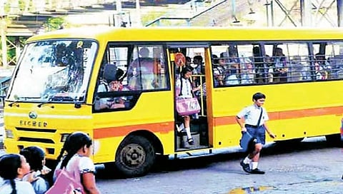 कोल्हापूर : स्कूल बसमधील विद्यार्थी सुरक्षेचा प्रश्न ऐरणीवर!