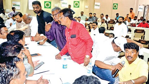 सांगली : नगरसेवक आक्रमक; महापौरही भडकले