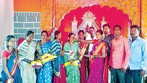 रत्नागिरी : ‘त्यांचे’ पुसलेले कुंकू ग्रामपंचायतीने लावले परत!