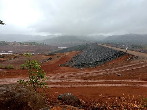 सरकारने खरेदी केली एक रुपयात 336 गुंठे जमीन; प्रकल्पग्रस्तांना हुसकावल्याने कामथडी येथे कारवाई