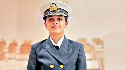 सोलापूर : गुलमोहर इंग्लिश स्कूलची विद्यार्थिनी गार्गी जोशी हिची मर्चंट नेव्हीत निवड