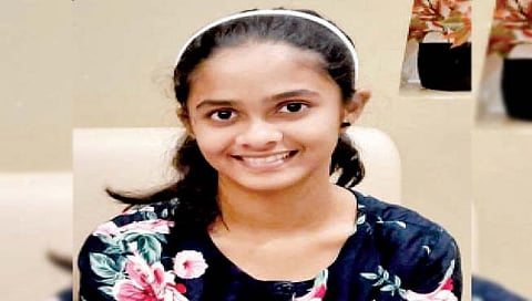 सिंधुदुर्ग : एस.एम.च्या स्वरा बाणे हिचे घवघवीत यश