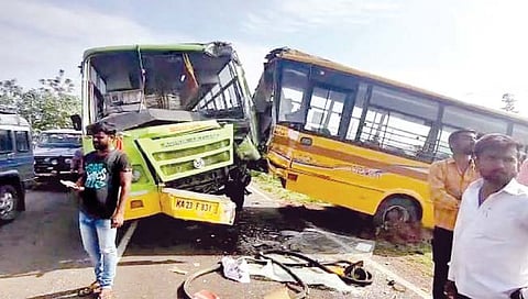 बेळगाव : दोन बसच्या धडकेत 20 जखमी