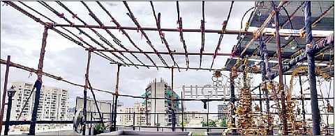 बाणेर परिसरातील या अनधिकृत टेरेस हॉटेल्सवर कारवाई करण्यात आली.