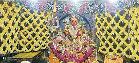 जेजुरीत वैष्णव शिवभक्तांचा मिलाफ; खंडोबाच्या दर्शनासाठी वारकर्यांची गर्दी