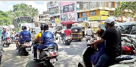 नो-एंट्रीतील प्रवेशामुळे अपघाताचा धोका; ‘एमएसईबी’ पर्यंतचा रस्ता खुला करण्याची मागणी