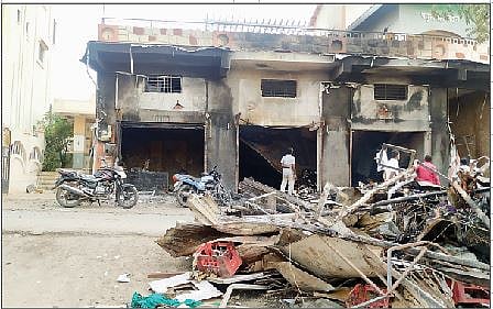 पिसर्वेतील आगीत दुकाने भस्मसात; लाखोंची हानी