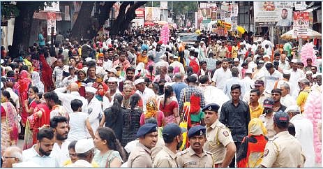 भेटी लागी जीवा; ‘ज्ञानोबा-तुकोबां’च्या पालखी दर्शनाने पुणेकरांना परमानंद!
