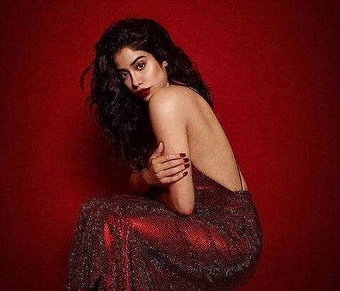 Janhvi Kapoor : जान्हवीच्या किलर पोझने नेटकऱ्यांना केलं घायाळ (Photos)