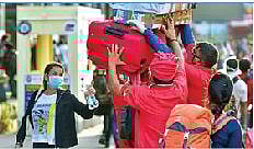 हमालीसाठी आता जादा पैसे रेल्वे स्थानकावरील ‘कुलीं’च्या सेवा दरात वाढ