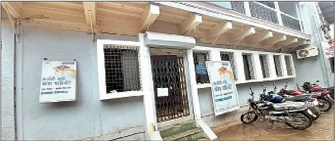 निमगाव केतकीतील बँक ग्राहक नेटवर्कअभावी त्रस्त