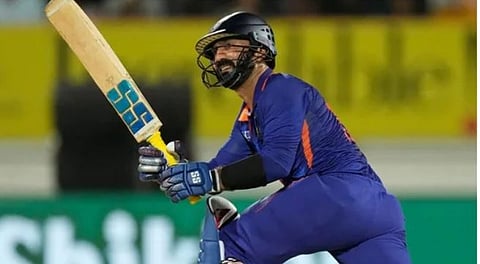 Dinesh Karthik : दिनेश कार्तिकने तोडला महेंद्रसिंह धोनीचा ‘हा’ विक्रम
