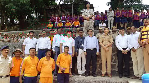 नाशिक : पाच दिवसीय आपत्ती जोखीम प्रवण शिबिरात प्रशिक्षण घेतांना प्रशिक्षणार्थी.