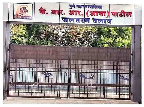 गोंधळेनगर येथील जलतरण तलाव लोकार्पणापासून गेले पाच वर्षे बंदच आहे.