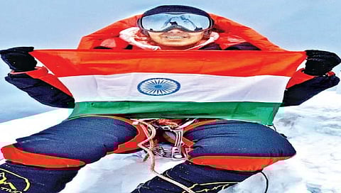 एव्हरेस्टवीर कस्तुरी सावेकरच्या वडिलांवर गॅरेज विकण्याची वेळ