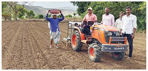 वाडा (ता. खेड) येथे ट्रॅक्टरच्या माध्यमातून पेरणी करताना शेतकरी सुभाष वाडेकर.