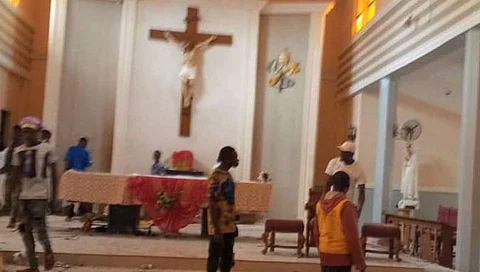 नायजेरियामध्ये चर्चवर हल्ला; ५० हून अधिक ठार