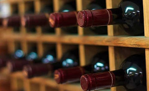 गुंडेगावात नाश्ता सेंटरमध्ये दारू विक्री; पोलिसांच्या कारवाईत 13 हजारांच्या 144 बाटल्या जप्त