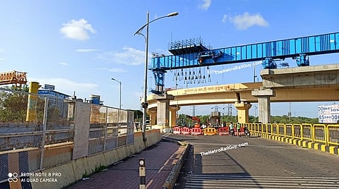 कासारवाडी पुलावरील पदपथ धोकादायक; ज्येष्ठ नागरिक, शाळकरी मुलांना करावा लागतो जीव मुठीत धरून प्रवास