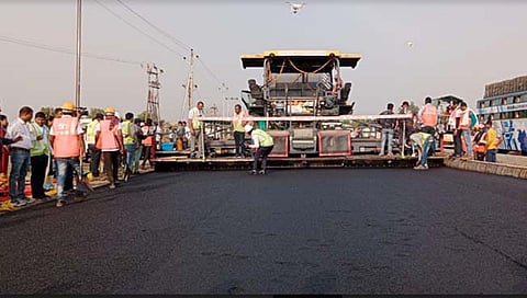 लोणी-मूर्तिजापूर महामार्गावर सतत ५ दिवस रस्ता बांधकामाचा विश्वविक्रम सुरु; ‘गिनीज बुक ऑफ वर्ल्ड रेकॉर्ड’मध्ये होणार नोंद