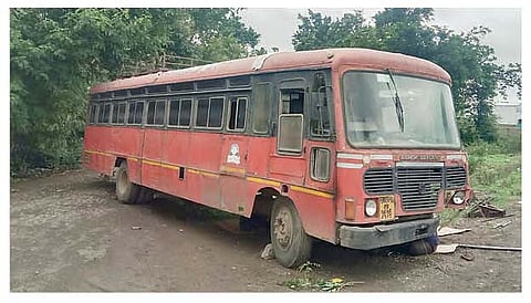 पुणे : मंचर नजिक पुलाच्या कठड्याला एसटीची धडक