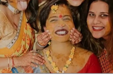 क्षमा बिंदूने आपल्या घरातच निवडक नातेवाईक आणि मित्र -मैत्रीणींच्या उपस्थित स्व:विवाह उरकला.