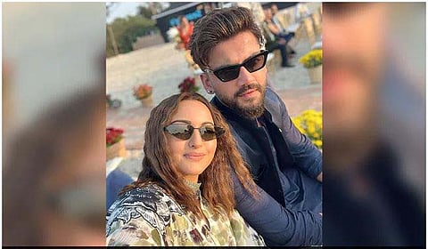 Sonakshi I Love You : दबंग गर्ल सोनाक्षी सिन्हा कुणाच्या प्रेमात पडलीय?