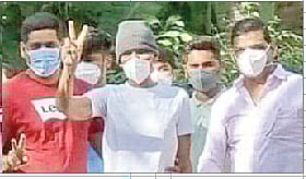 टिळक, जगताप यांनीही केले मतदान; राज्यसभा निवडणुकीसाठी अॅम्ब्युलन्समधून जाऊन बजावला हक्क