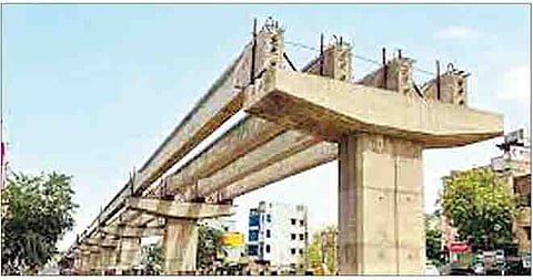 कात्रज चाैकातील उड्डाणपुलाचा प्रवास कासवगतीने