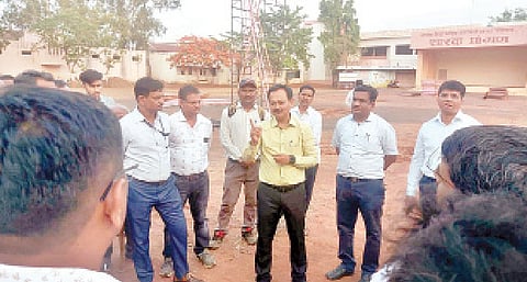 अप्पर जिल्हाधिकारी विजयसिंह देशमुख यांनी बारामतीत पालखीतळाची पाहणी केली.