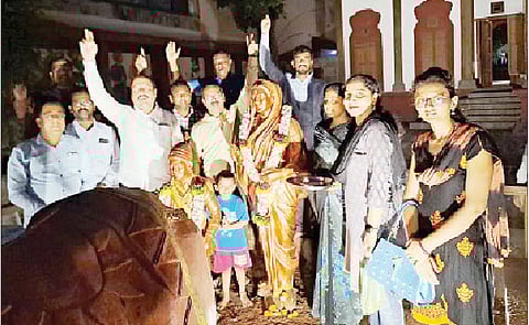 लाल महाल येथे राज्याभिषेकाच्या पूर्वसंध्येला करण्यात आलेला दीपोत्सव.