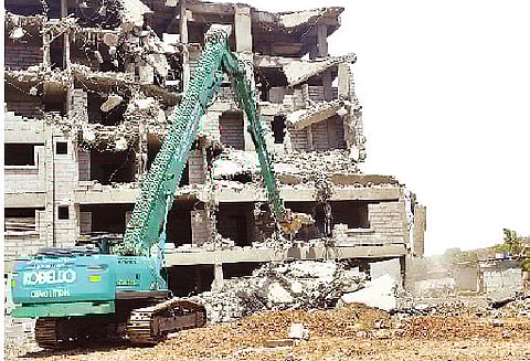 धायरीत बांधकामांवर हातोडा; चार इमारती जमीनदोस्त