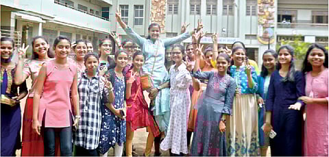 पुणे विभागात पोरी हुश्शार; दहावी परीक्षेत उत्तीर्ण होण्याचे प्रमाण 97.73 टक्के